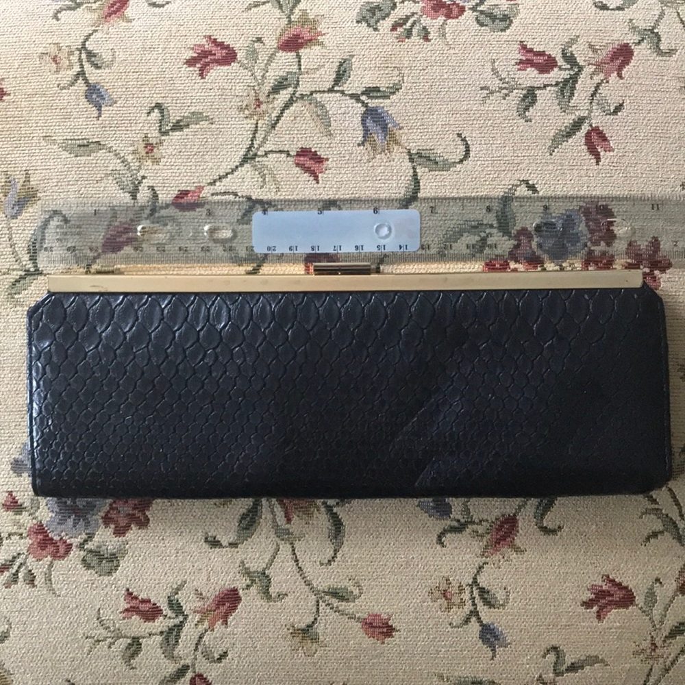 Bebe pattern clutch